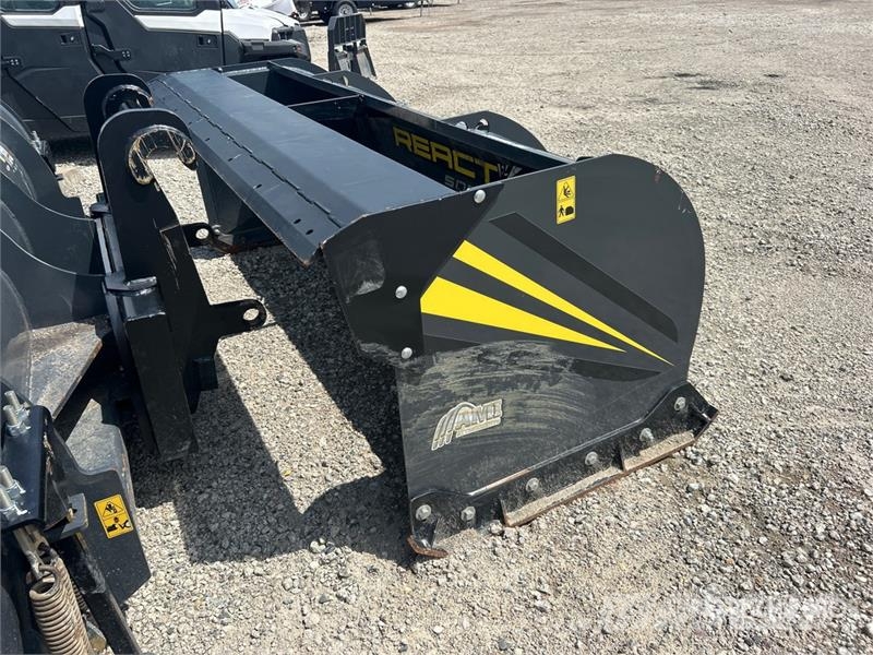 AMI B0500 96 in Skid Steer Snow Pusher Hóeltakarítók
