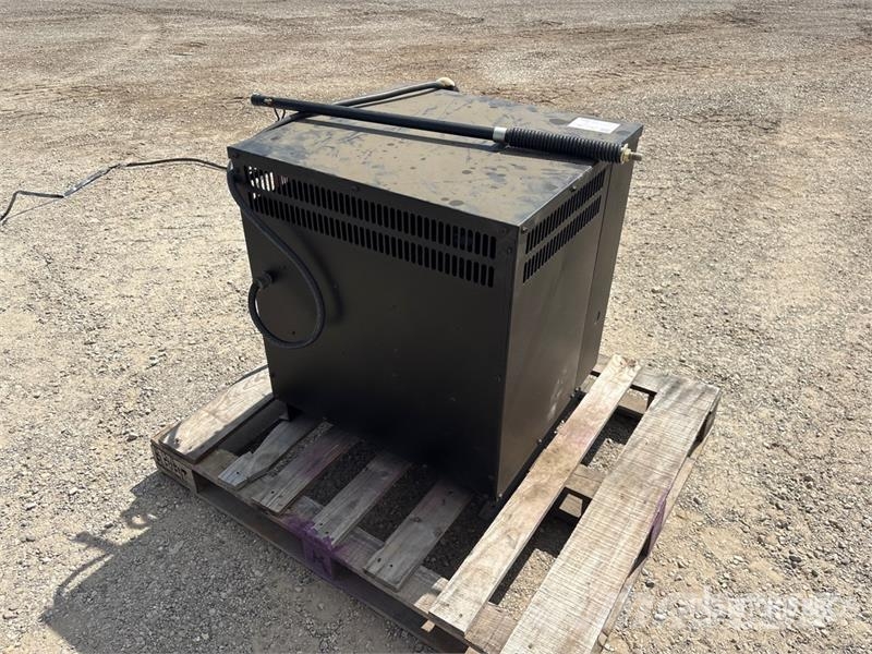 Applied QHC012Q0865X9D Battery Charger Laturit