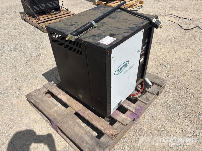 Applied QHC012Q0865X9D Battery Charger Laturit