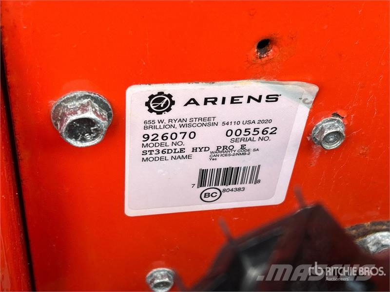 Ariens ST36DLE 36 in Walk-Behind Pneumatic Snow Blower Snežne freze