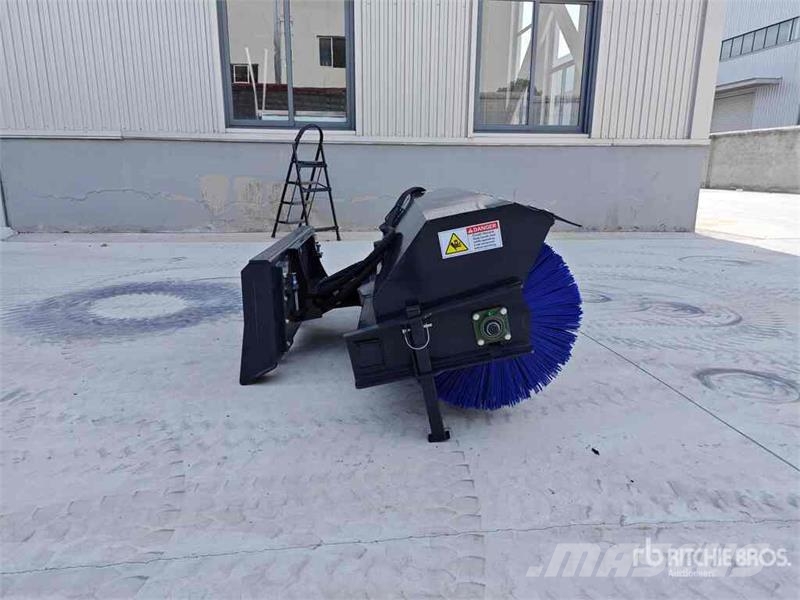 Arteer ASSB-72W 72 in Skid Steer Broom (Unused) Bürsten