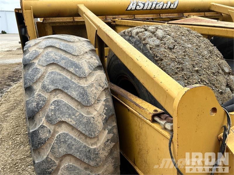 Ashland I-200TS4 4 Tire Hydraulic Pull Scraper Schaktvagnar