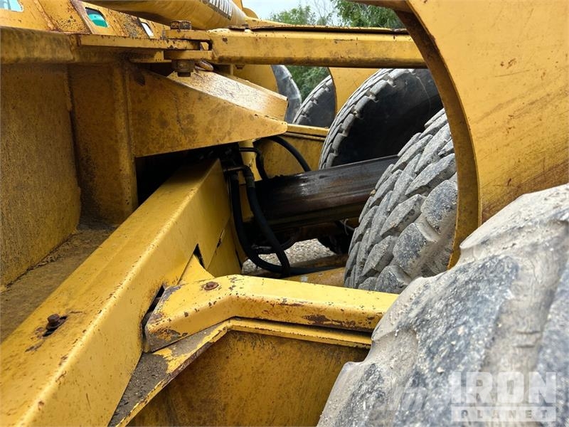 Ashland I-200TS4 4 Tire Hydraulic Pull Scraper Schaktvagnar