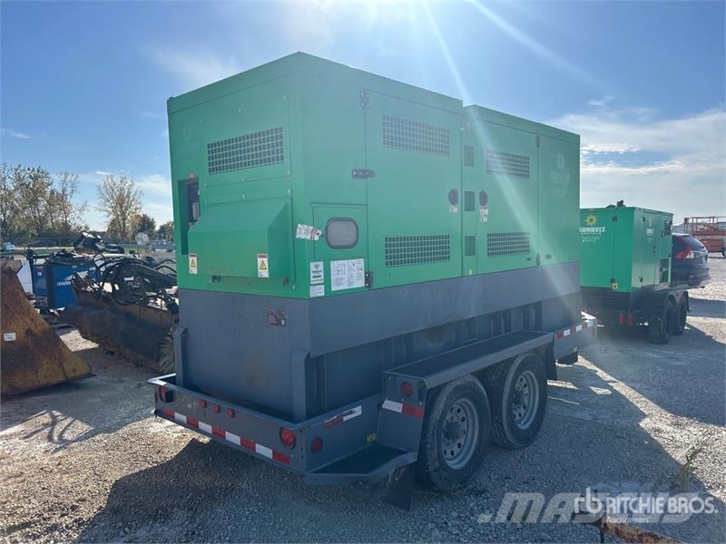 Atlas Copco QAS 330 JD FT4 SUNB 264 kW Mobile Generator Set 柴油發電機