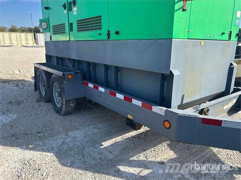 Atlas Copco QAS 330 JD FT4 SUNB 264 kW Mobile Generator Set 柴油發電機