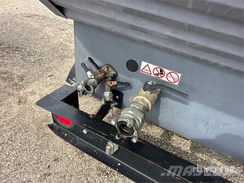 Atlas Copco XATS250 250 cfm Mobile Air Compressor 콤푸레샤