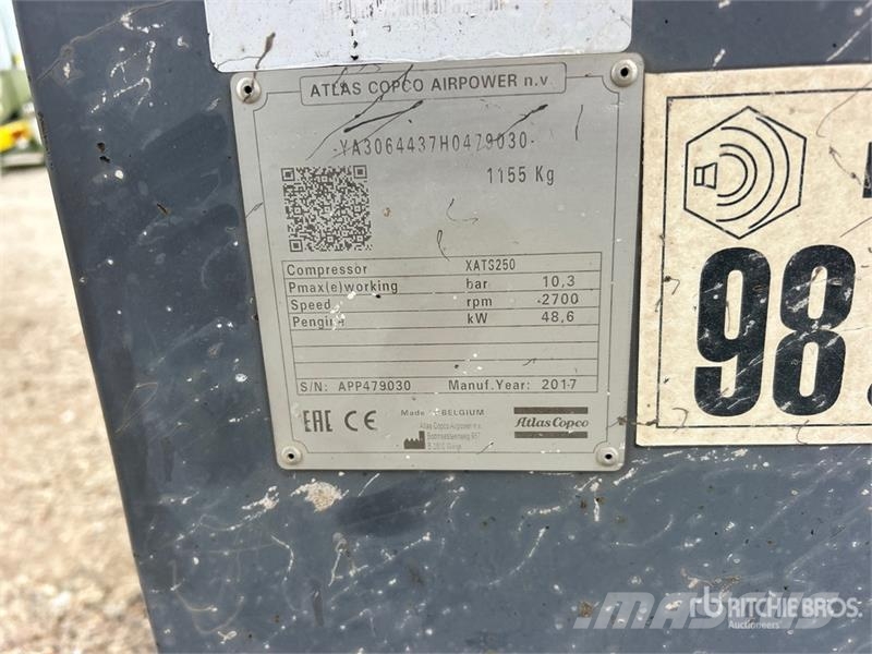 Atlas Copco XATS250 250 cfm Mobile Air Compressor 콤푸레샤