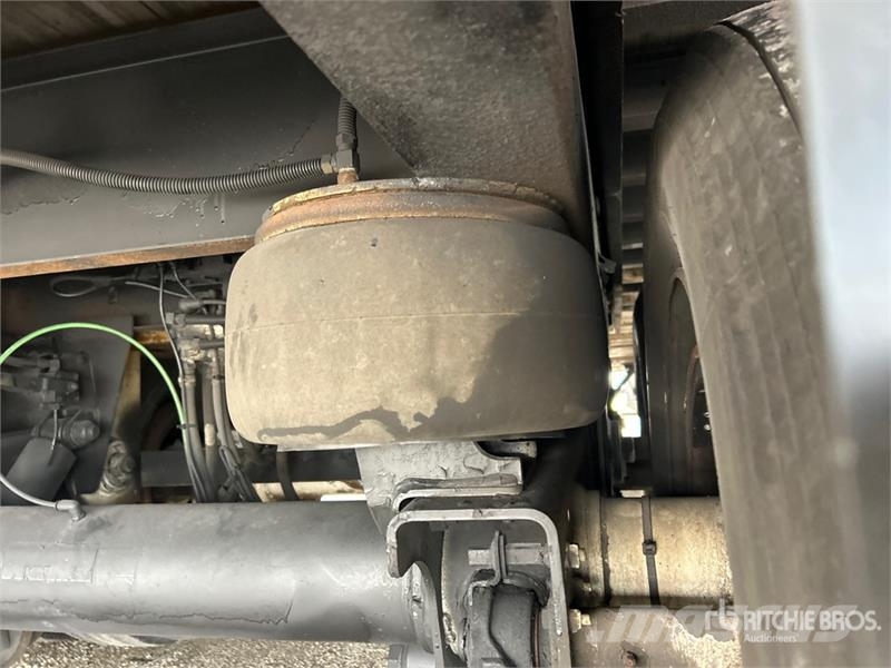 Atro 53 ft T/A Van Trailer Reboques baú