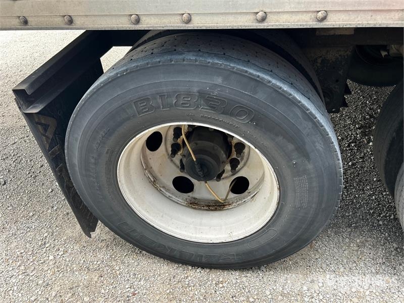 Atro 53 ft T/A Van Trailer Reboques baú
