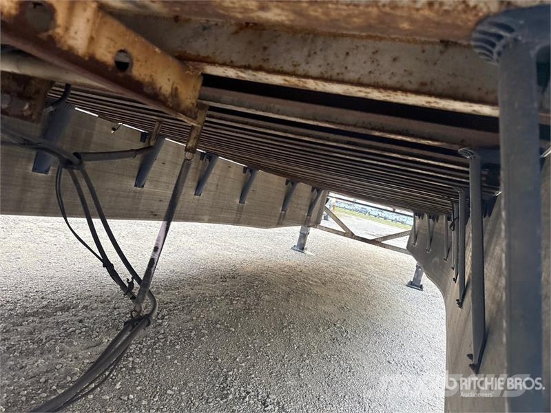 Atro 53 ft x 102 in T/A Van Trailer Dobozos pótkocsik