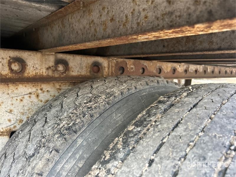 Atro 53 ft x 102 in T/A Van Trailer Dobozos pótkocsik