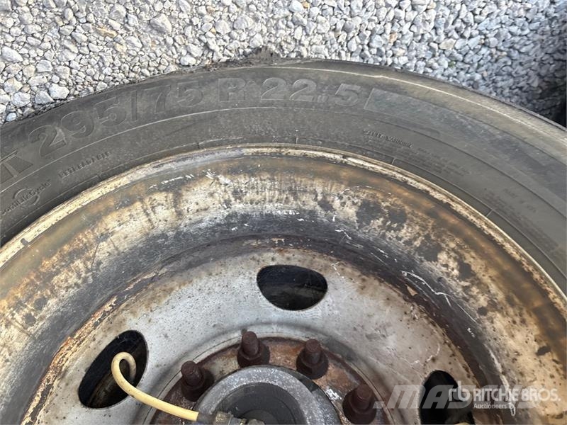 Atro 53 ft x 102 in T/A Van Trailer Dobozos pótkocsik