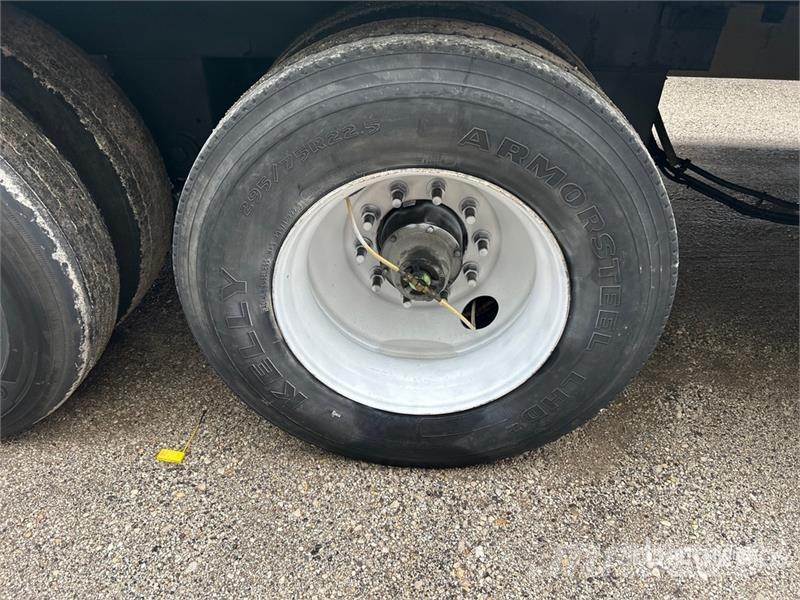 Atro 53 ft x 102 in T/A Van Trailer Skappåbygg