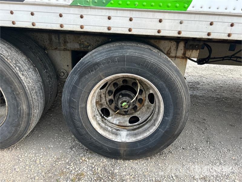 Atro 53 ft x 102 in T/A Van Trailer Dobozos pótkocsik