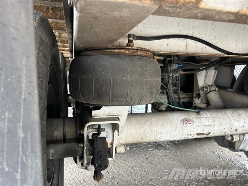 Atro 53 ft x 102 in T/A Van Trailer Dobozos pótkocsik