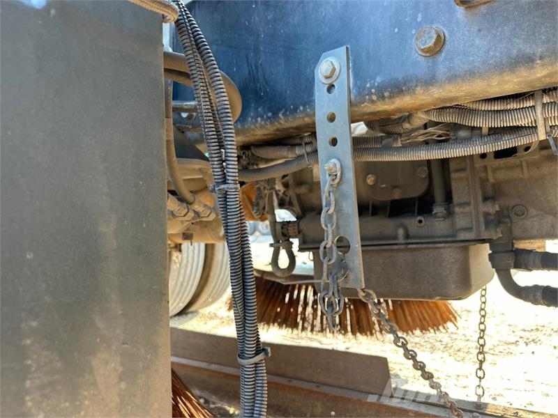Autocar Eagle on Autocar Xpert Sweeper Truck (Inoperable) Уборочные машины