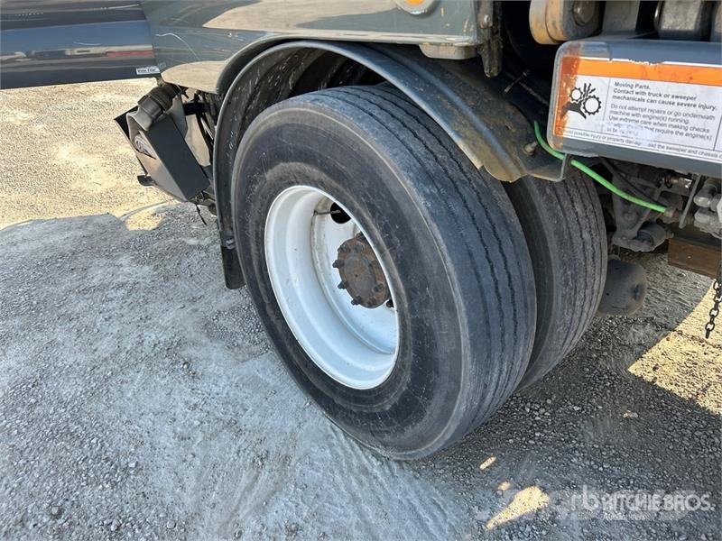 Autocar Eagle on Autocar Xpert Sweeper Truck (Inoperable) Уборочные машины