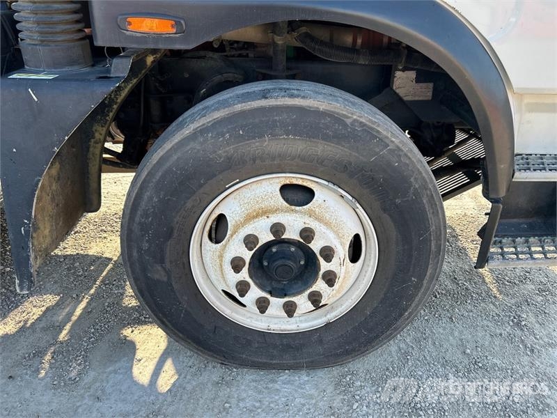 Autocar Eagle on Autocar Xpert Sweeper Truck (Inoperable) Уборочные машины