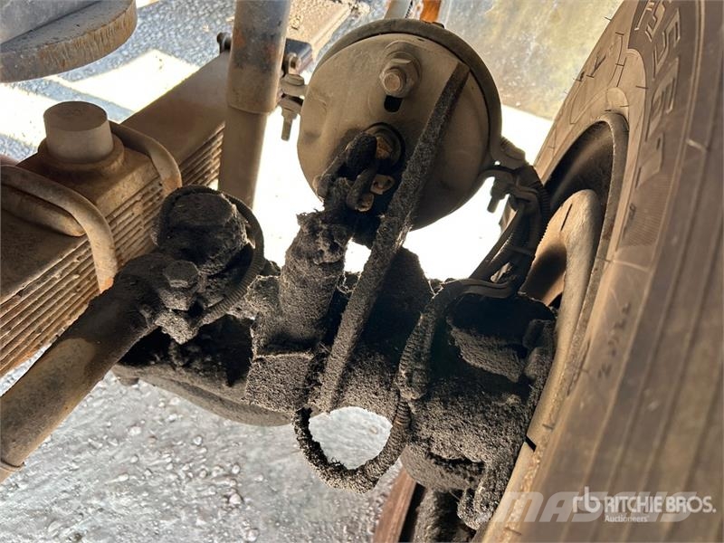Autocar Eagle on Autocar Xpert Sweeper Truck (Inoperable) Уборочные машины