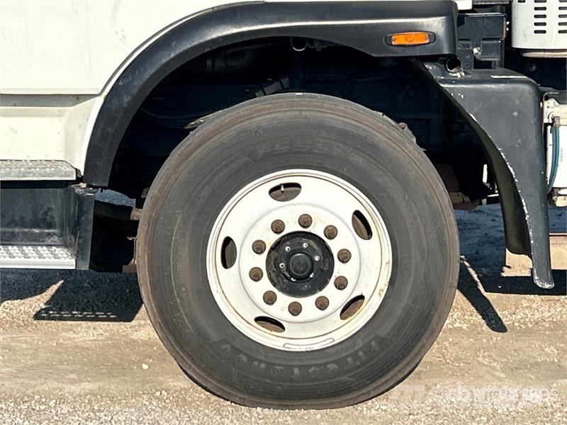 Autocar Eagle on Autocar Xpert Sweeper Truck (Inoperable) Уборочные машины