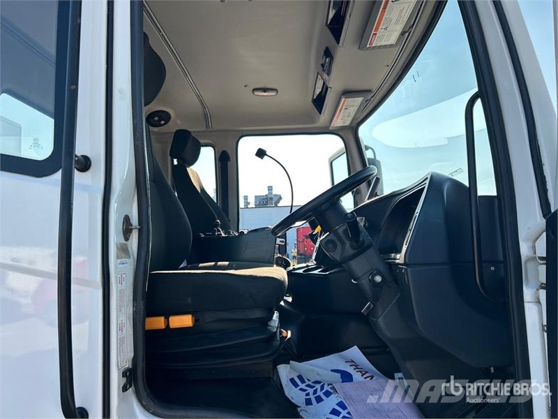 Autocar Eagle on Autocar Xpert Sweeper Truck (Inoperable) Уборочные машины