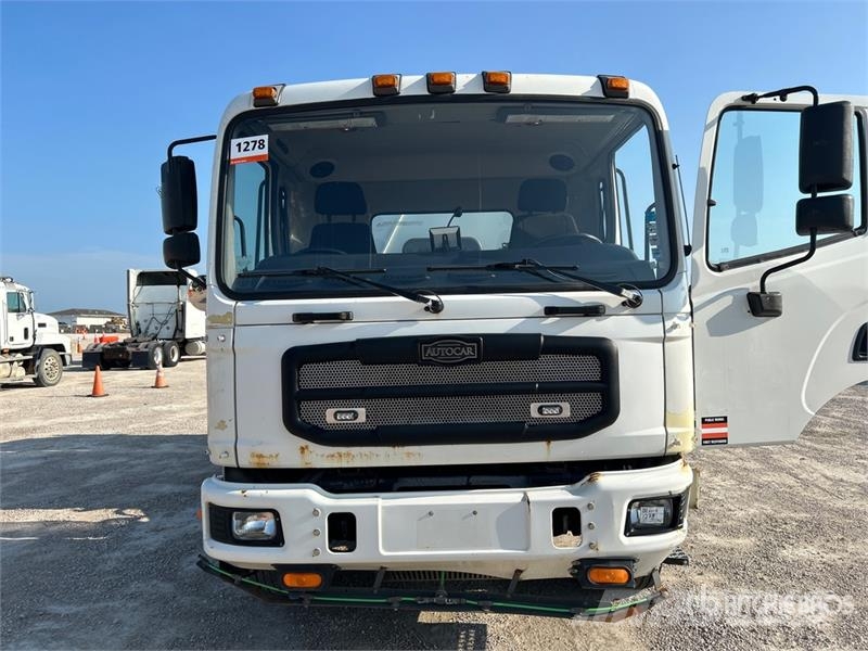 Autocar Eagle on Autocar Xpert Sweeper Truck (Inoperable) Уборочные машины