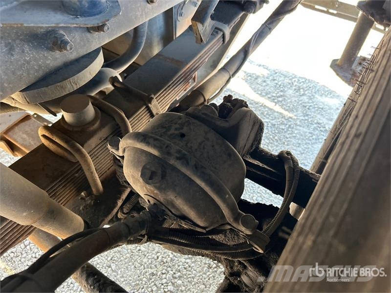 Autocar Eagle on Autocar Xpert Sweeper Truck (Inoperable) Уборочные машины