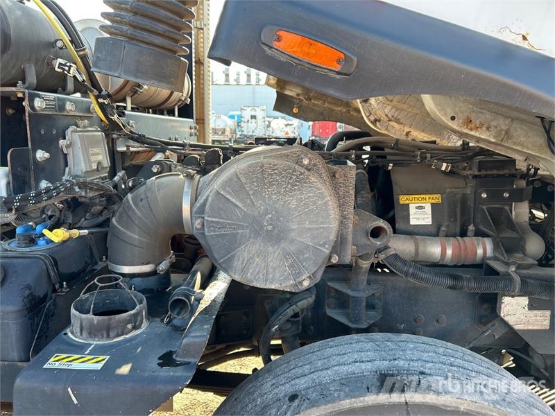 Autocar Eagle on Autocar Xpert Sweeper Truck (Inoperable) Уборочные машины