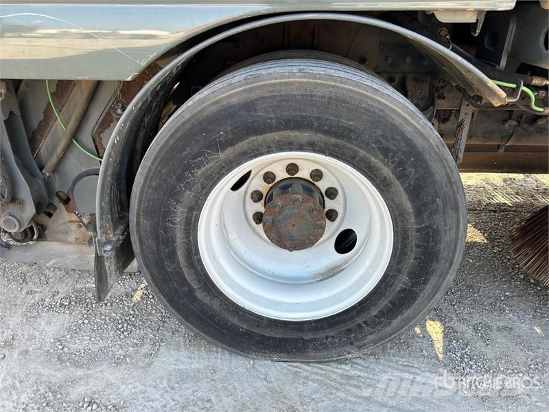 Autocar Eagle on Autocar Xpert Sweeper Truck (Inoperable) Уборочные машины