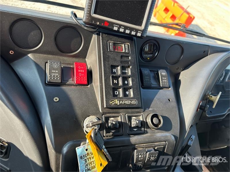 Autocar Eagle on Autocar Xpert Sweeper Truck (Inoperable) Уборочные машины