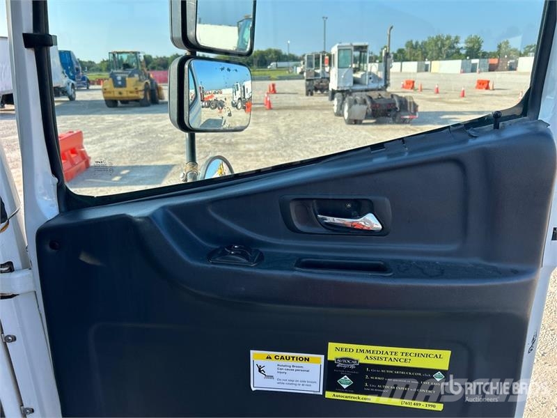 Autocar Eagle on Autocar Xpert Sweeper Truck (Inoperable) Уборочные машины