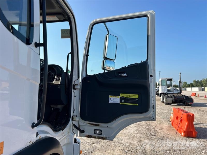 Autocar Eagle on Autocar Xpert Sweeper Truck (Inoperable) Уборочные машины