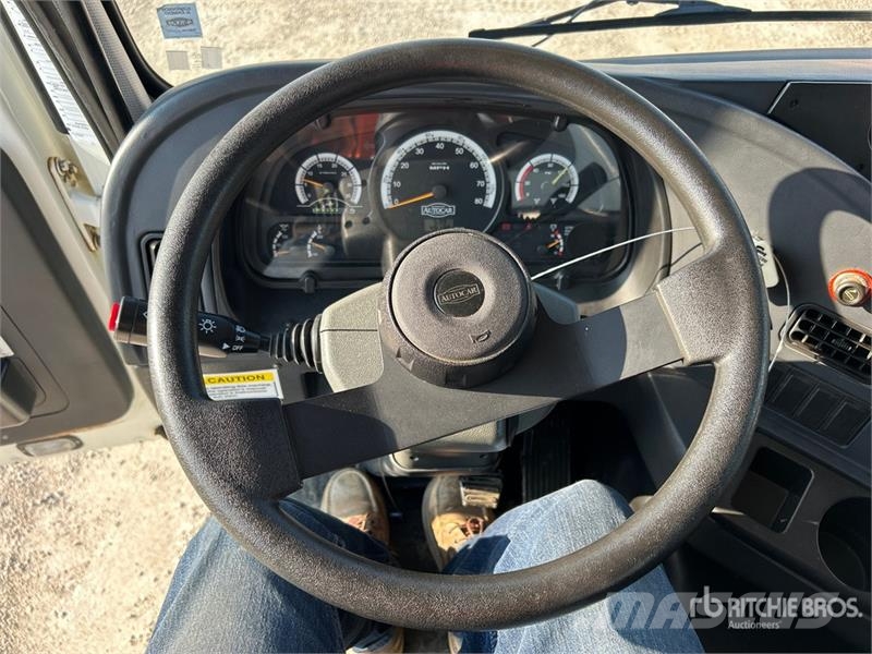Autocar Eagle on Autocar Xpert Sweeper Truck (Inoperable) Уборочные машины