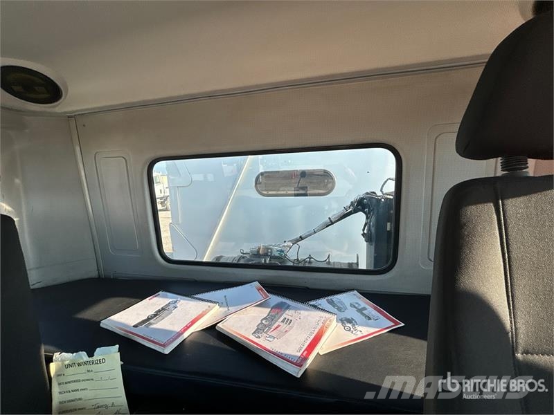 Autocar Eagle on Autocar Xpert Sweeper Truck (Inoperable) Уборочные машины