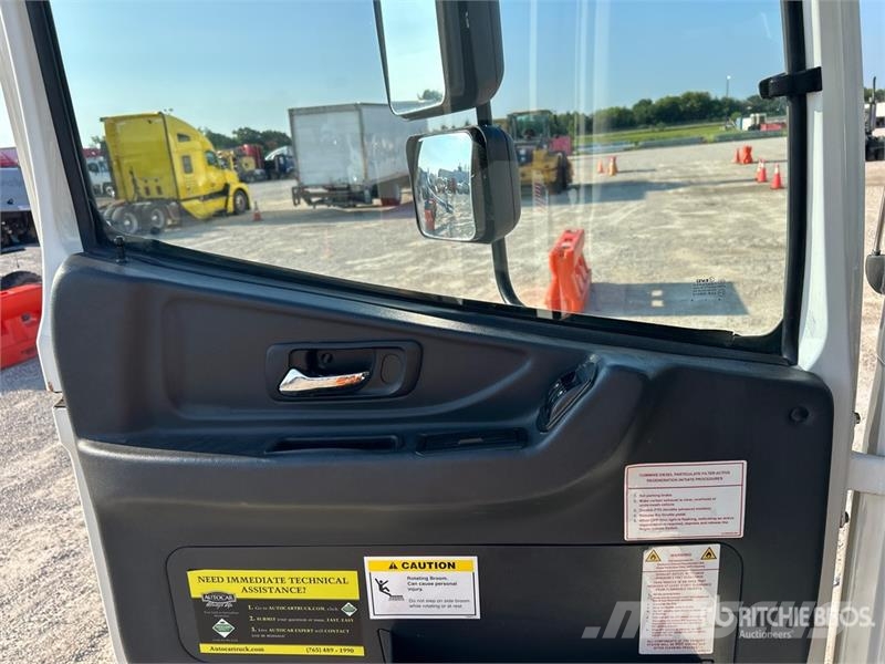 Autocar Eagle on Autocar Xpert Sweeper Truck (Inoperable) Уборочные машины