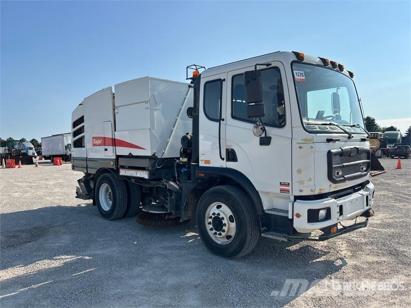 Autocar Eagle on Autocar Xpert Sweeper Truck (Inoperable) Уборочные машины