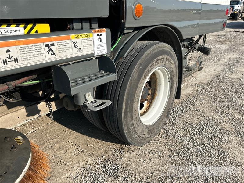 Autocar Eagle on Autocar Xpert Sweeper Truck (Inoperable) Уборочные машины