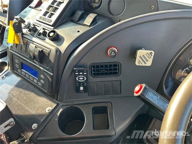 Autocar Eagle on Autocar Xpert Sweeper Truck (Inoperable) Уборочные машины