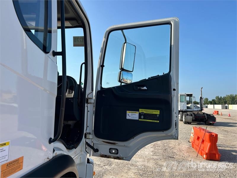 Autocar Eagle on Autocar Xpert Sweeper Truck (Inoperable) Уборочные машины
