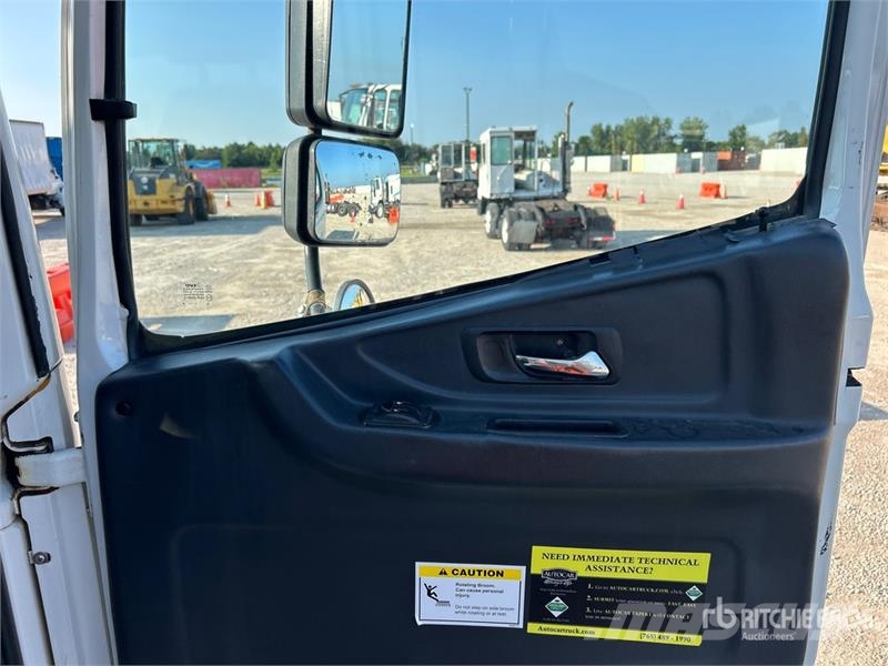 Autocar Eagle on Autocar Xpert Sweeper Truck (Inoperable) Уборочные машины