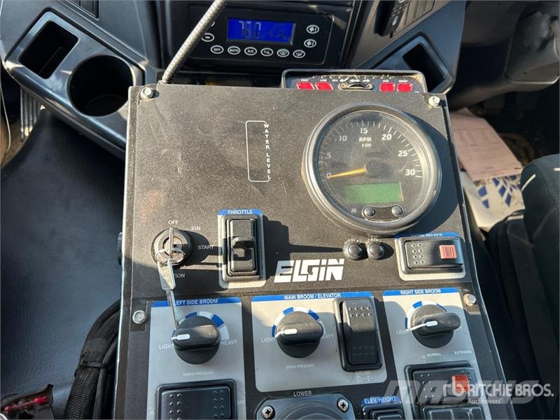 Autocar Eagle on Autocar Xpert Sweeper Truck (Inoperable) Уборочные машины