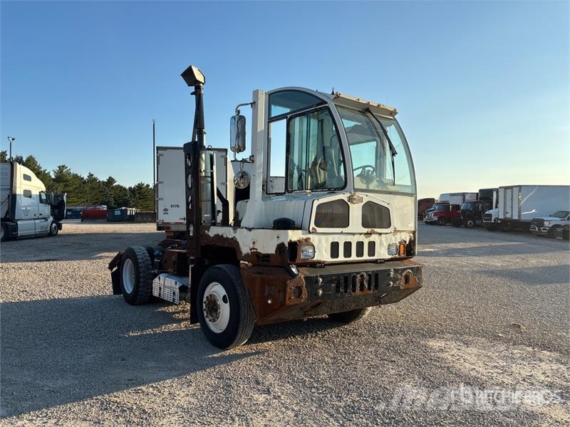 Autocar XSpotter 4x2 Spotter Truck Terminal tractors