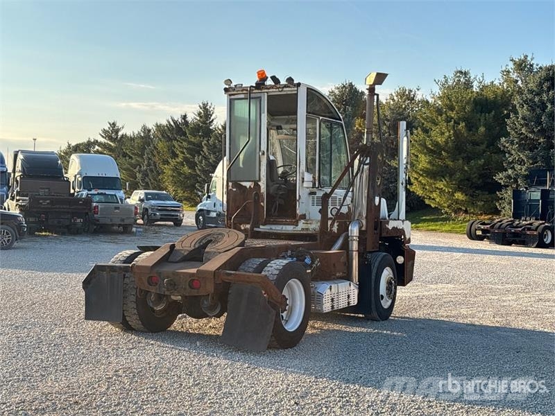 Autocar XSpotter 4x2 Spotter Truck Terminal tractors