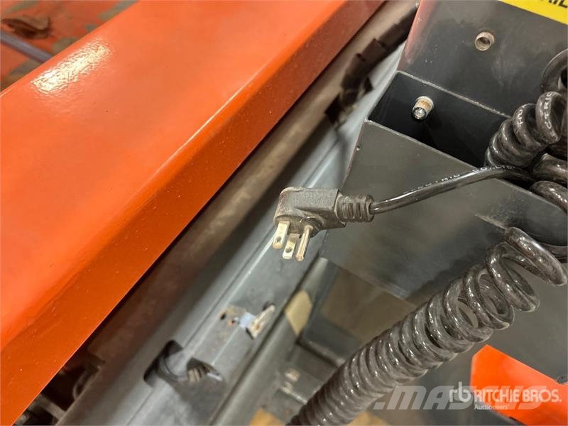 Ballymore PLD-PLUS Loading Dock Vertical Mast Lift Henkilönostimet ja nostolaitteet