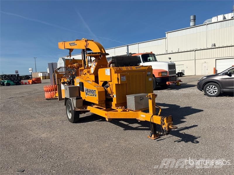 Bandit 15XP Tow-Behind Wood Chipper Haketuskoneet