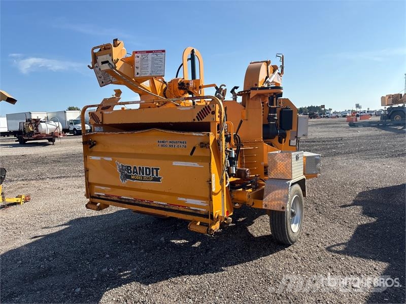 Bandit 255XP Tow-Behind Wood Chipper 碎木機