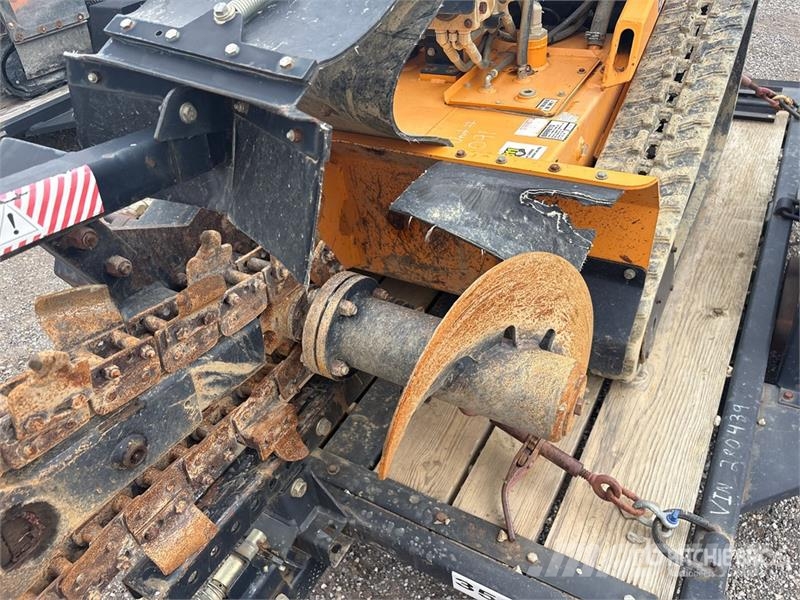 Barreto 2036RTKH-6MS Tracked Trencher w/ Barreto Trailer Kædegravere