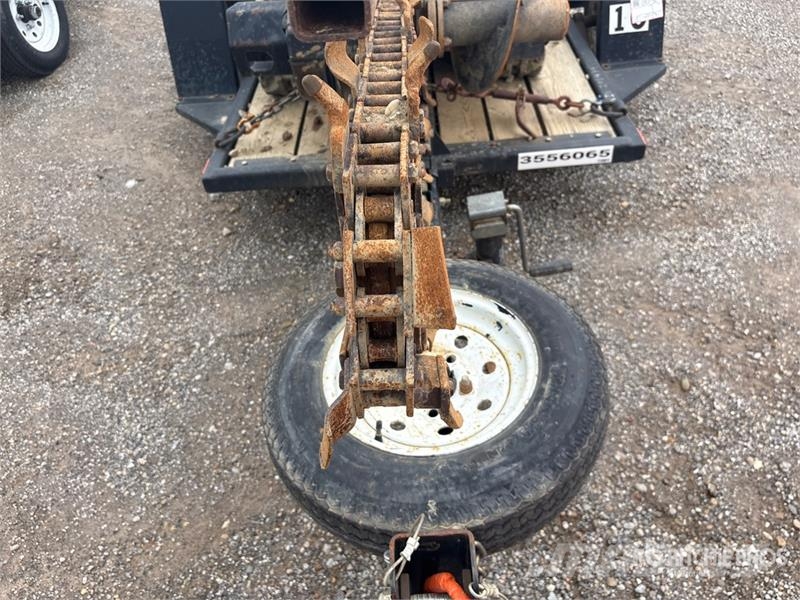 Barreto 2036RTKH-6MS Tracked Trencher w/ Barreto Trailer Kædegravere