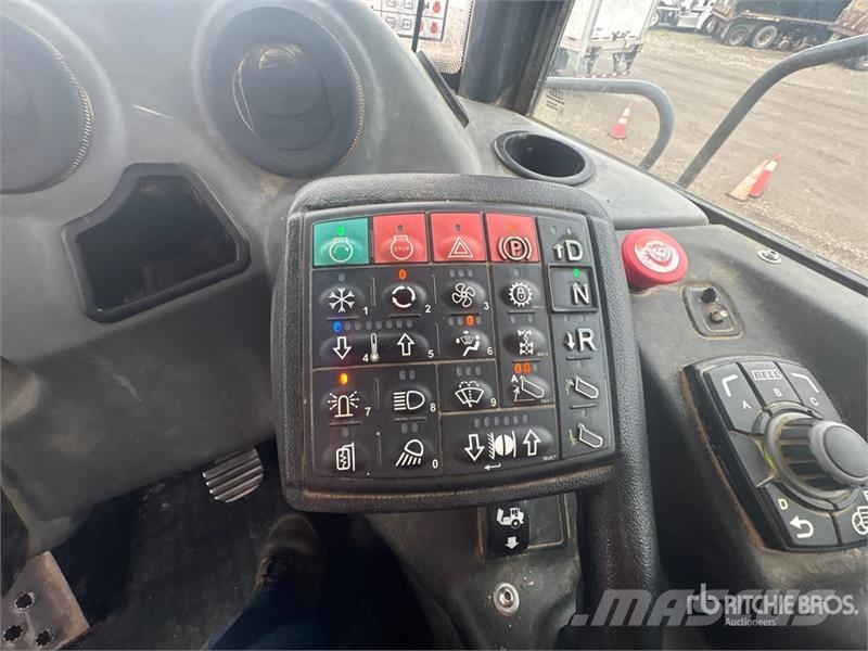 Bell B45E Articulated Dump Truck 鉸接式起吊車