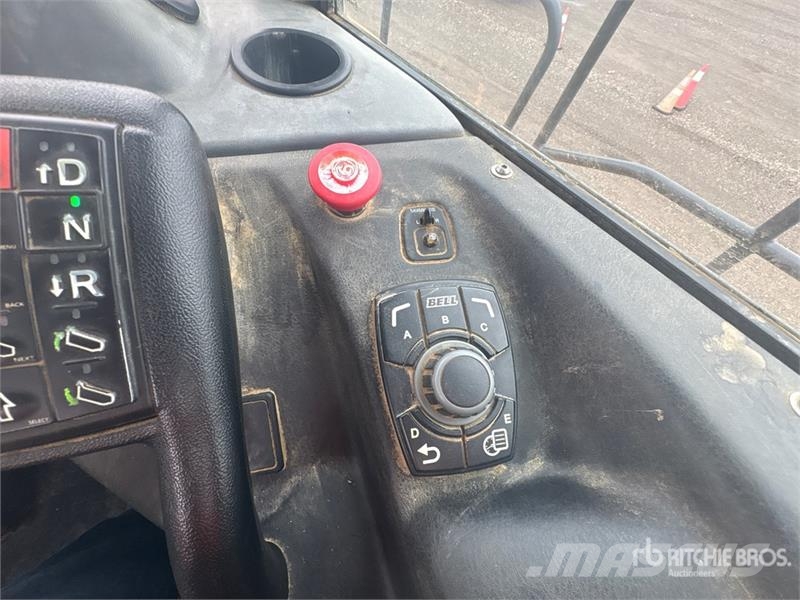 Bell B45E Articulated Dump Truck 鉸接式起吊車